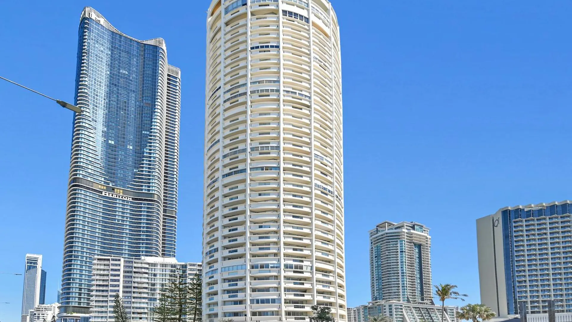 Breathtaking Ocean View & Beachside 3 Bedrooms Apartment Gold Coast