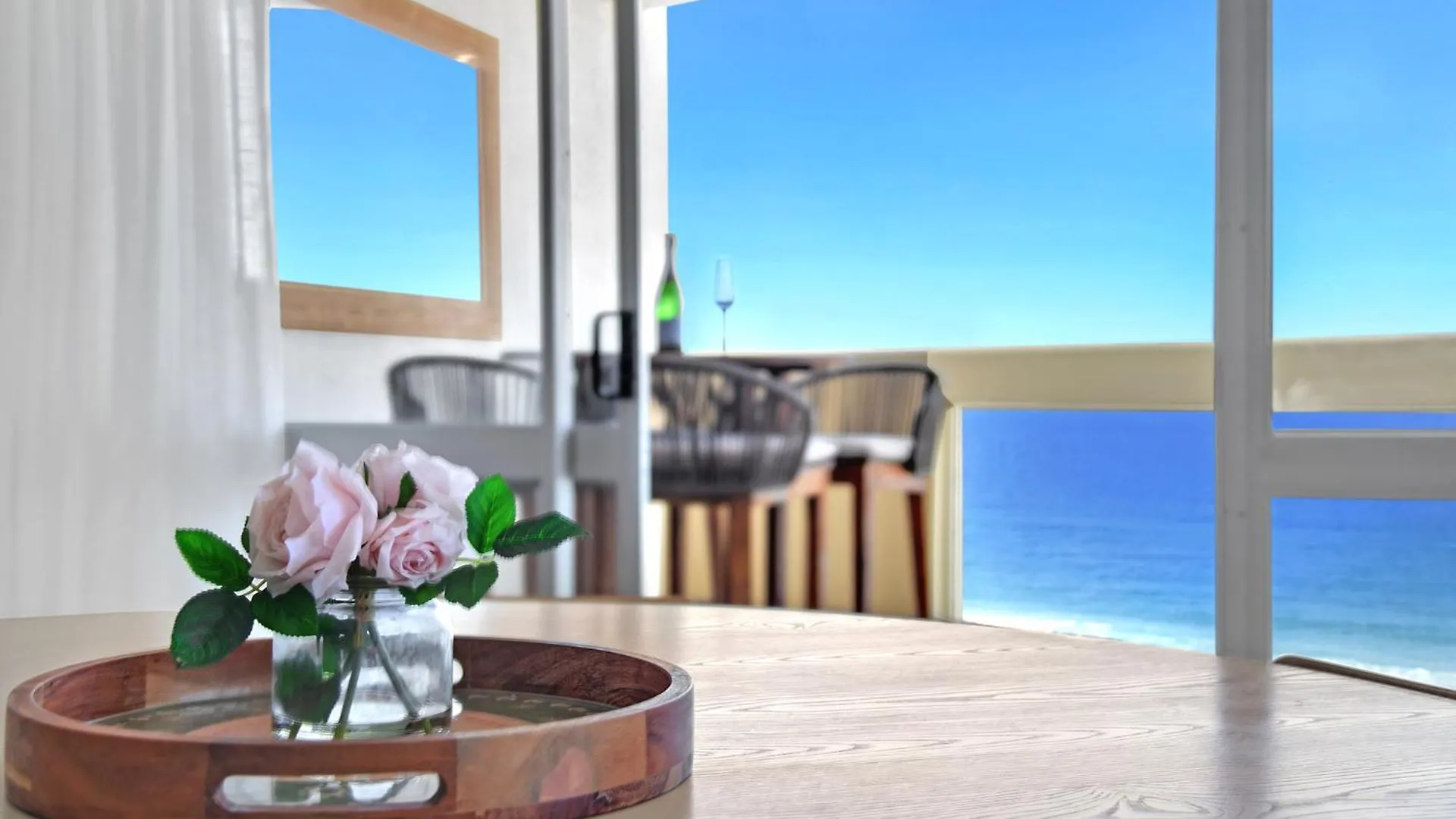 Breathtaking Ocean View & Beachside 3 Bedrooms Apartment Gold Coast