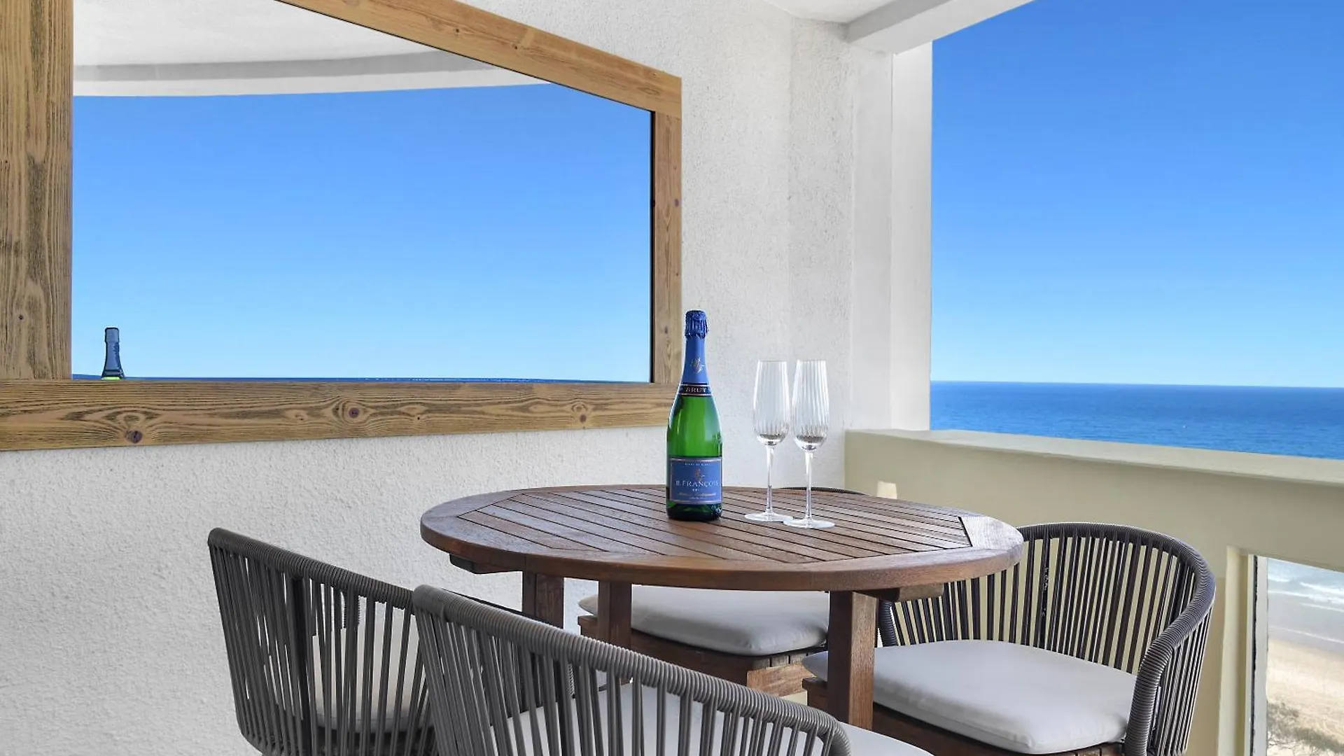 Breathtaking Ocean View & Beachside 3 Bedrooms Apartment Gold Coast 0*,