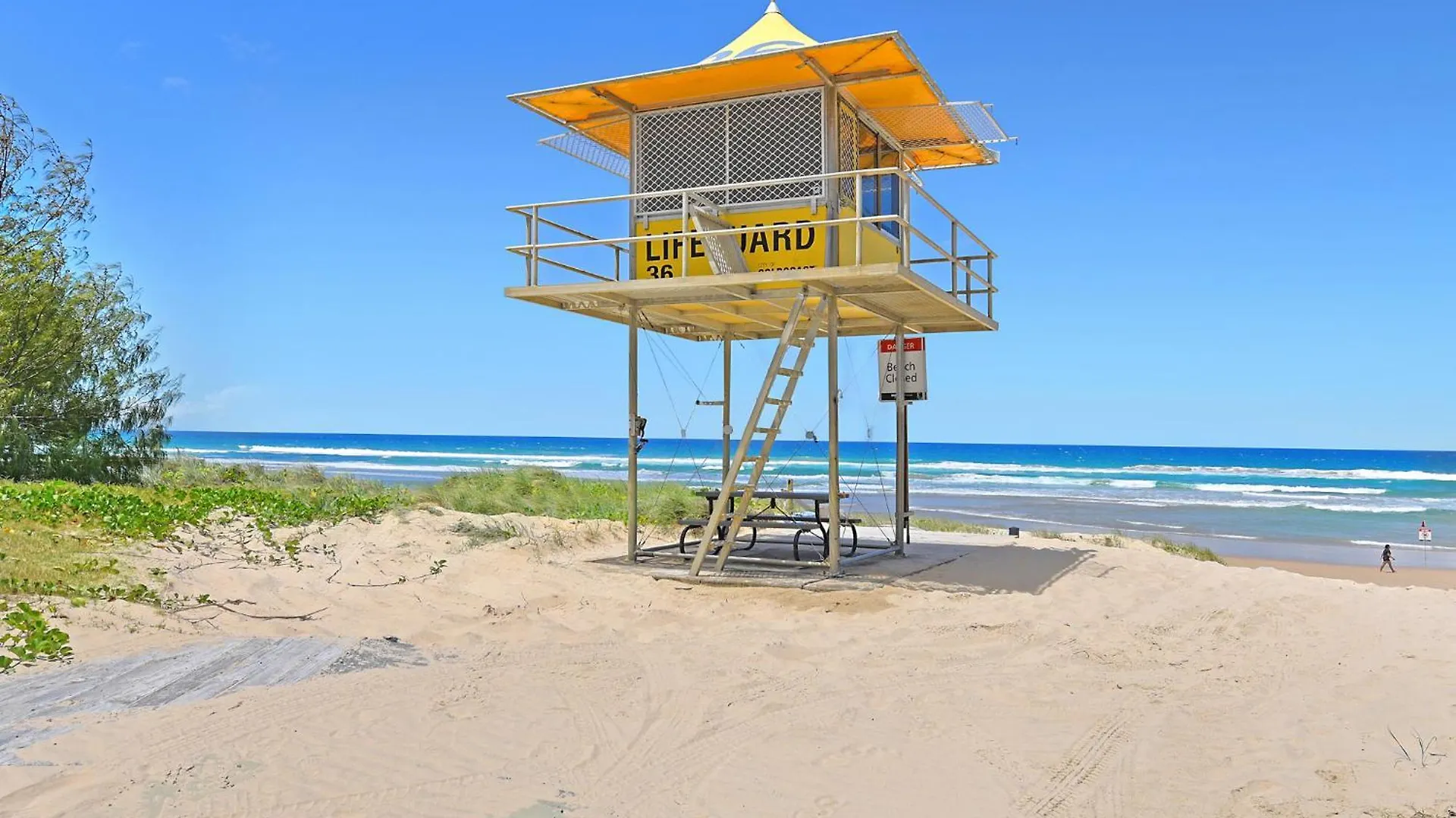 Breathtaking Ocean View & Beachside 3 Bedrooms Apartment Gold Coast