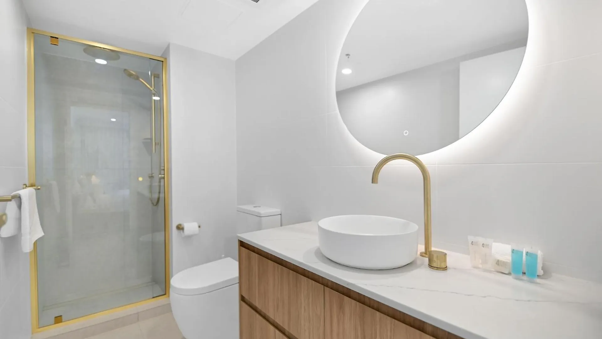 Breathtaking Ocean View & Beachside 3 Bedrooms Apartment Gold Coast
