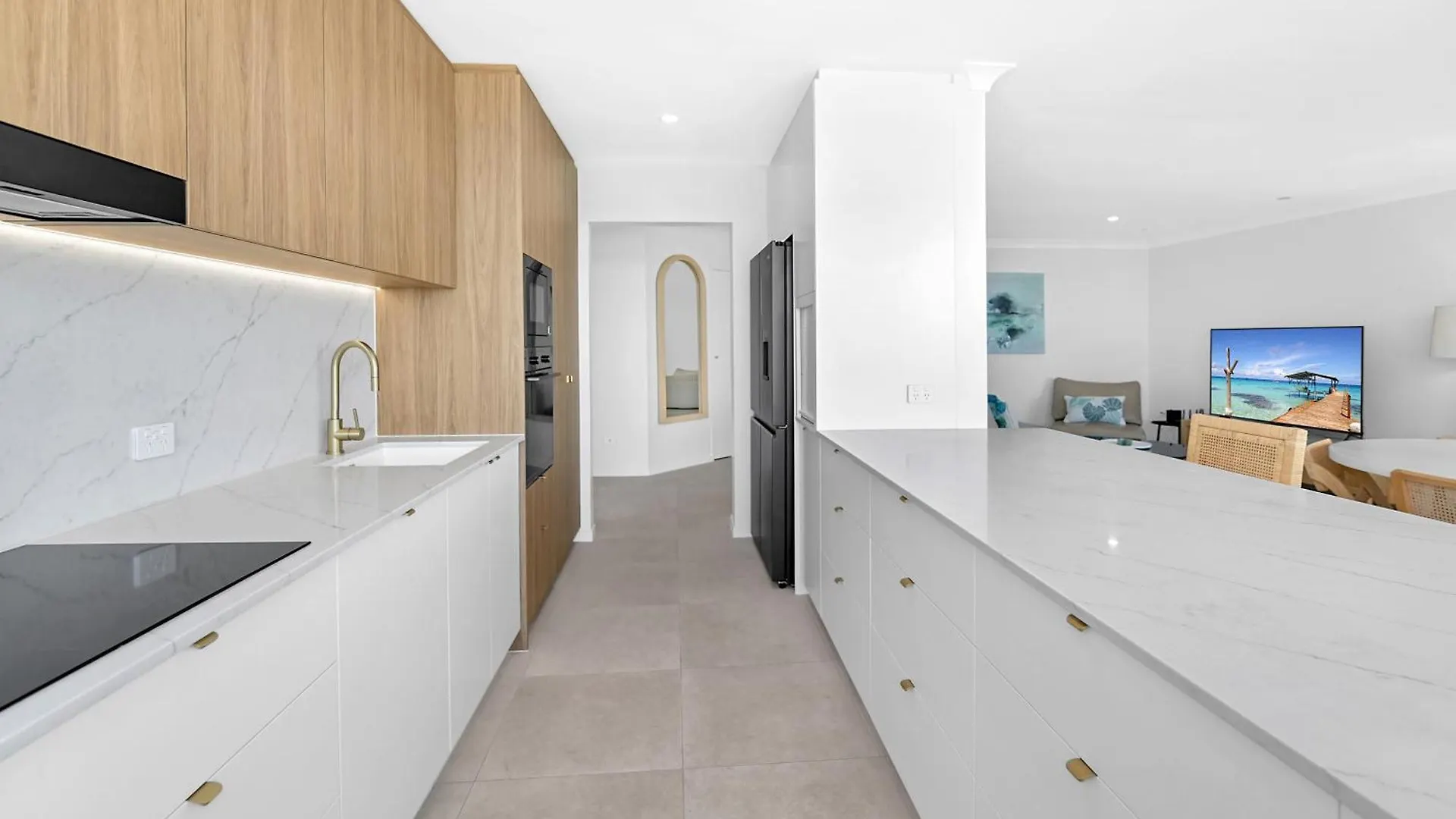 Breathtaking Ocean View & Beachside 3 Bedrooms Apartment Gold Coast