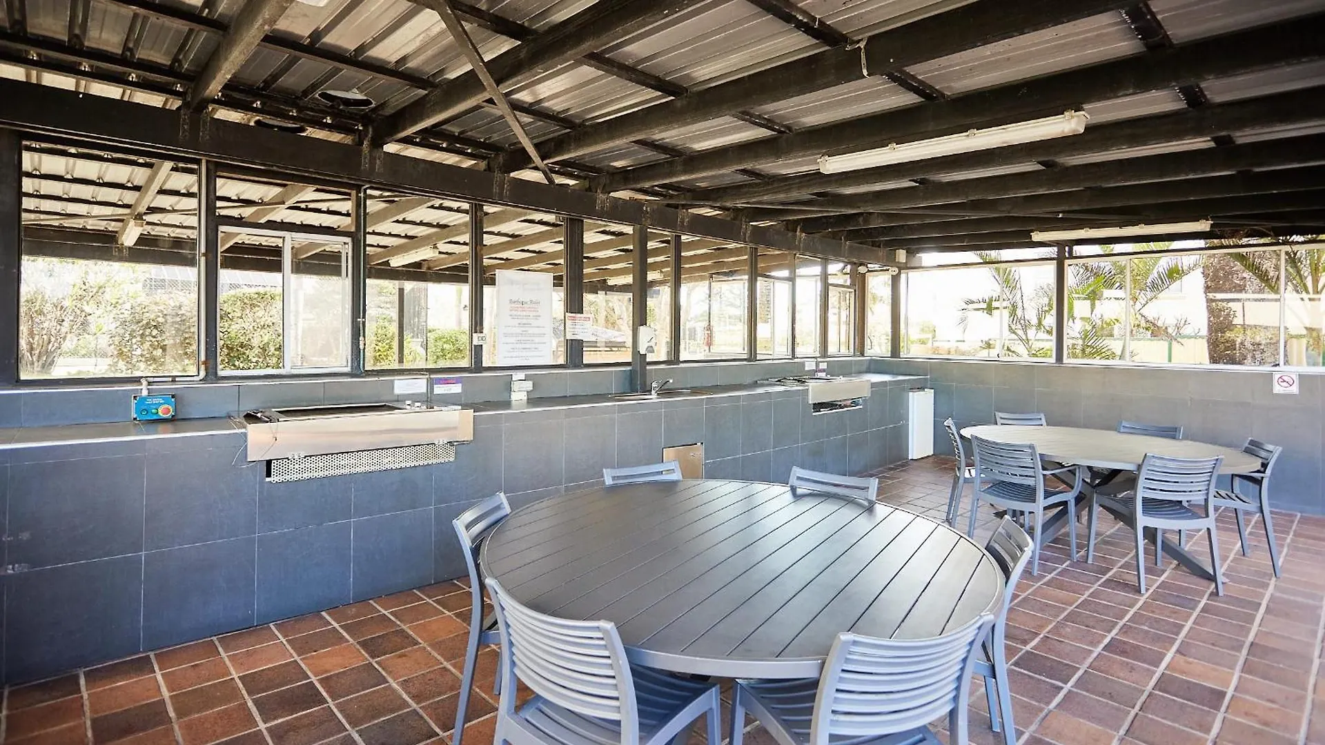 Breathtaking Ocean View & Beachside 3 Bedrooms Apartment Gold Coast