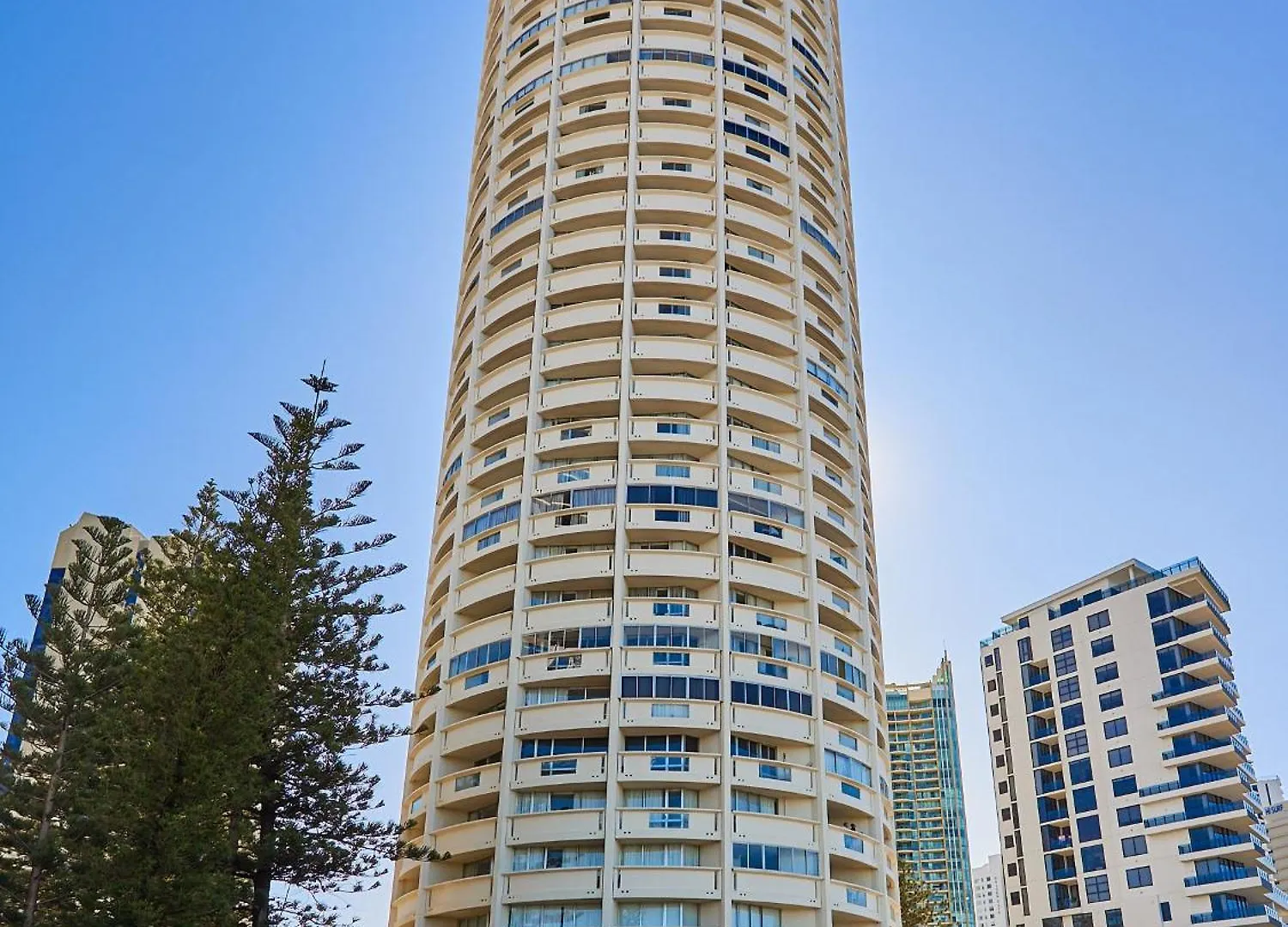 Breathtaking Ocean View & Beachside 3 Bedrooms Apartment Gold Coast