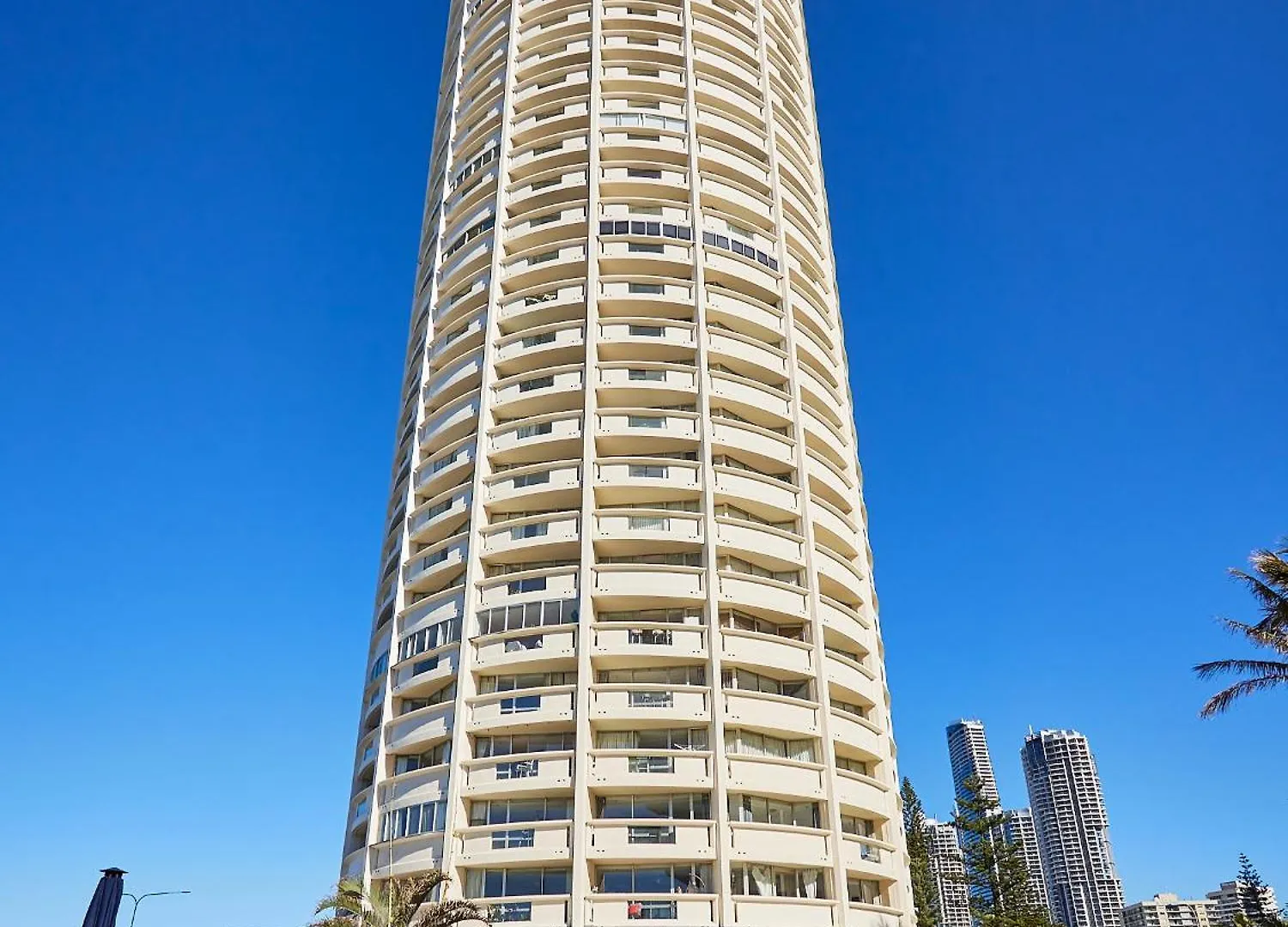 Breathtaking Ocean View & Beachside 3 Bedrooms Apartment Gold Coast