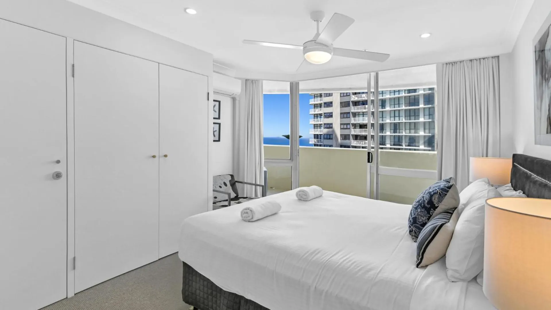 Breathtaking Ocean View & Beachside 3 Bedrooms Apartment Gold Coast Australia