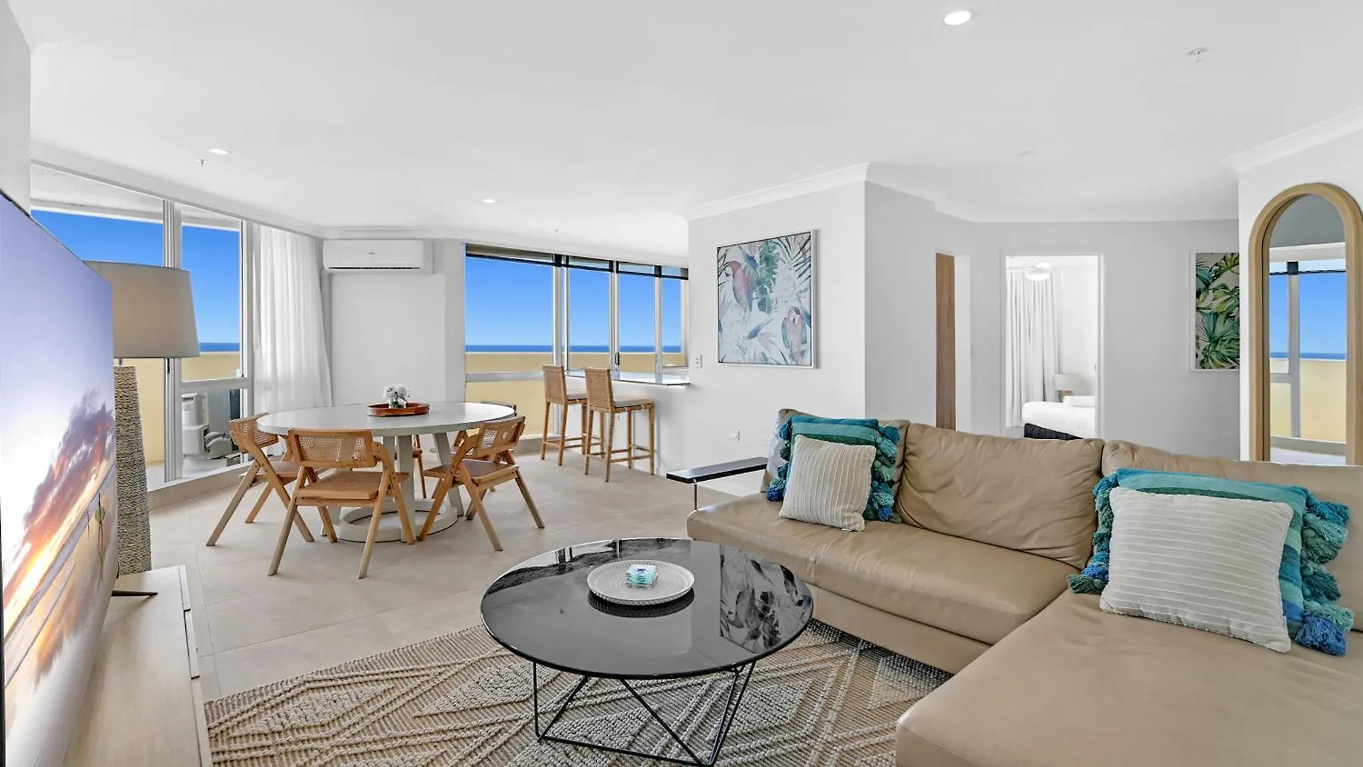 Breathtaking Ocean View & Beachside 3 Bedrooms Apartment location